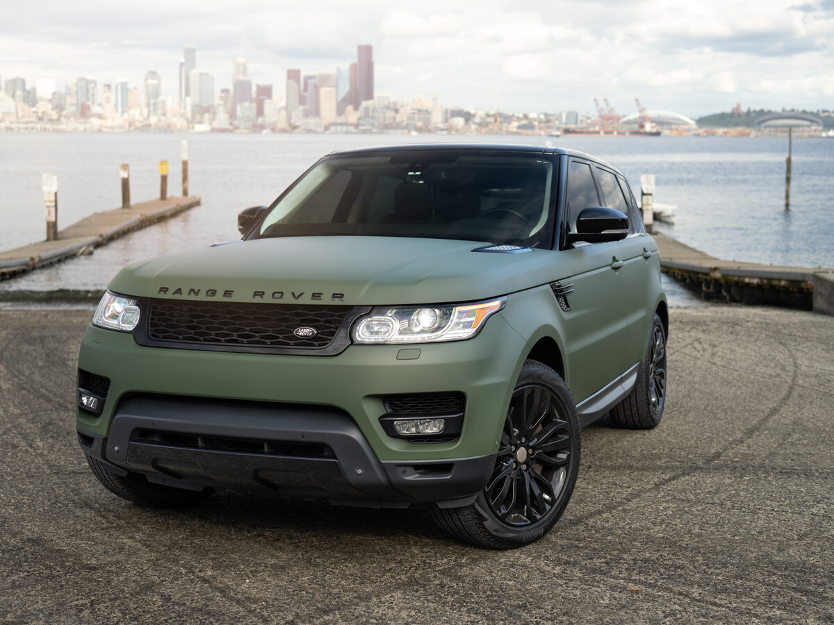 Range Rover Discovery Matte Military Green wrap by SeaWraps