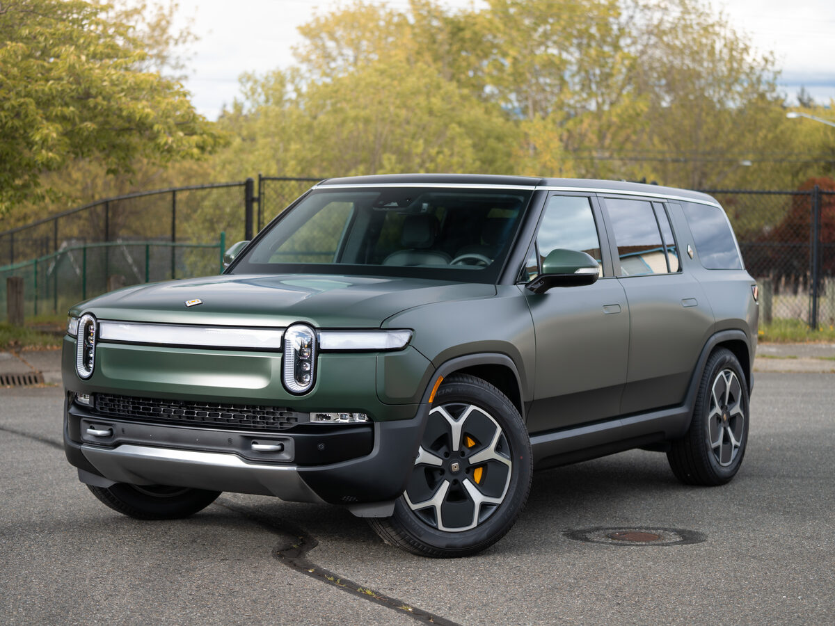 Rivian R1S DYNOmatte Finish wrap by SeaWraps